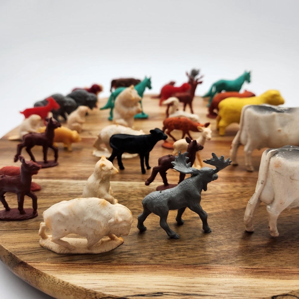 Vintage Plastic Animal Figurine Lot Cows Horses Deer Bears Buffalo 35pc Toy Set‎ - Picture 4 of 9